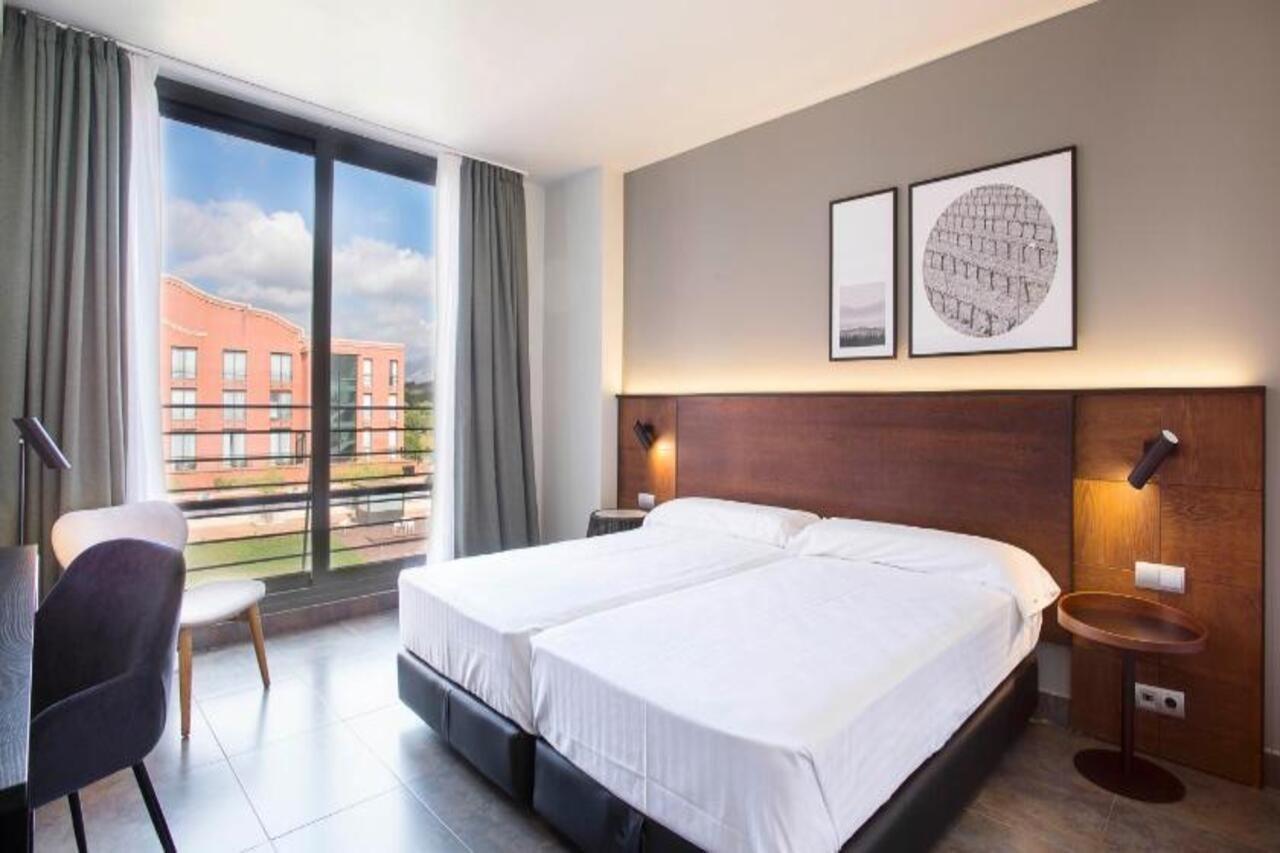 Dolce By Wyndham Barcelona Resort Sant Esteve Sesrovires Ngoại thất bức ảnh
